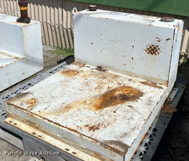 image for item DO7502 (4) auxiliary fuel tanks