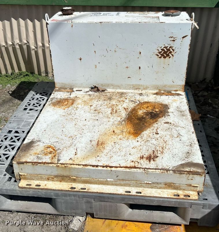 image for item DO7502 (4) auxiliary fuel tanks