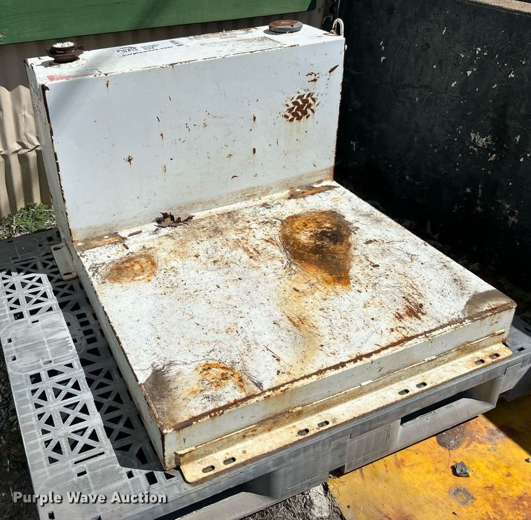 image for item DO7502 (4) auxiliary fuel tanks