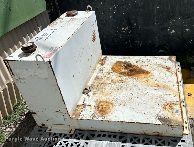 image for item DO7502 (4) auxiliary fuel tanks