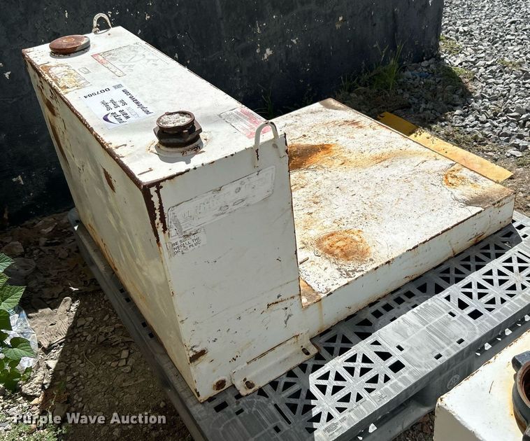 image for item DO7502 (4) auxiliary fuel tanks