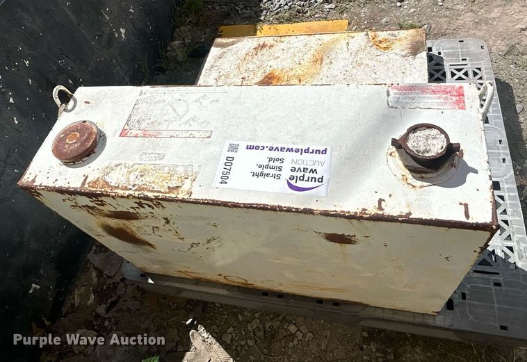 image for item DO7502 (4) auxiliary fuel tanks