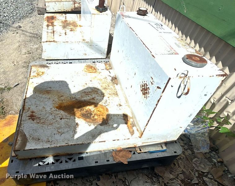 image for item DO7502 (4) auxiliary fuel tanks