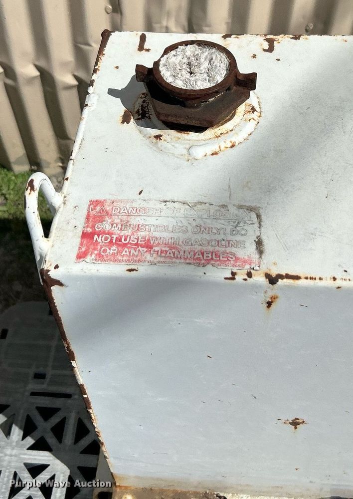 image for item DO7502 (4) auxiliary fuel tanks