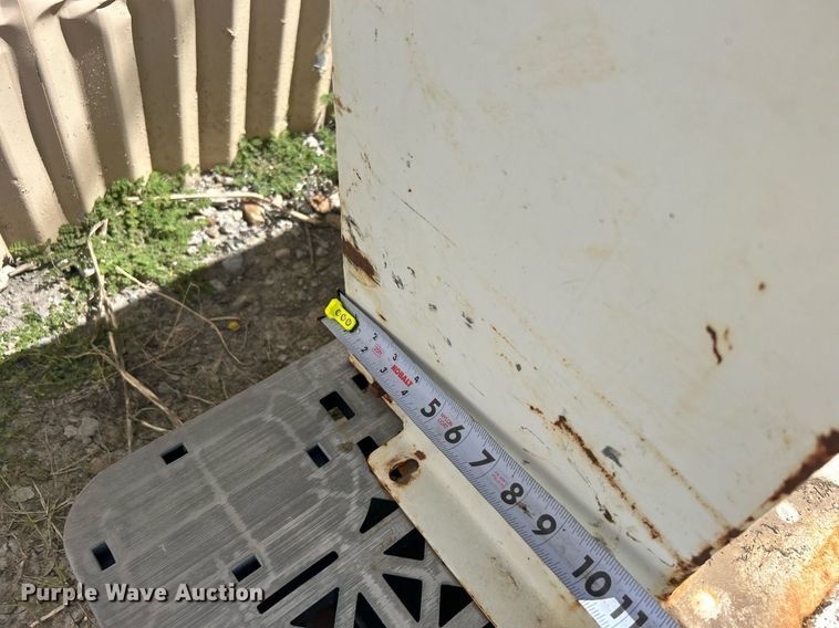 image for item DO7502 (4) auxiliary fuel tanks