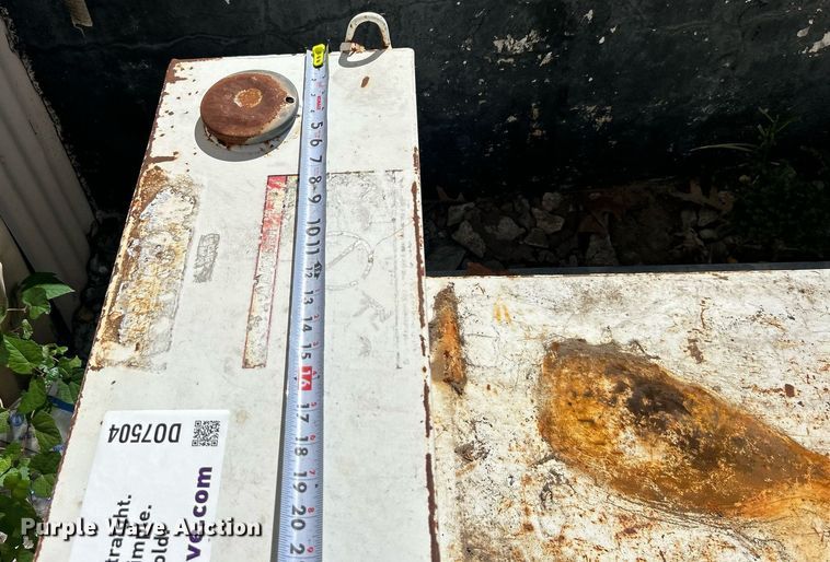 image for item DO7502 (4) auxiliary fuel tanks