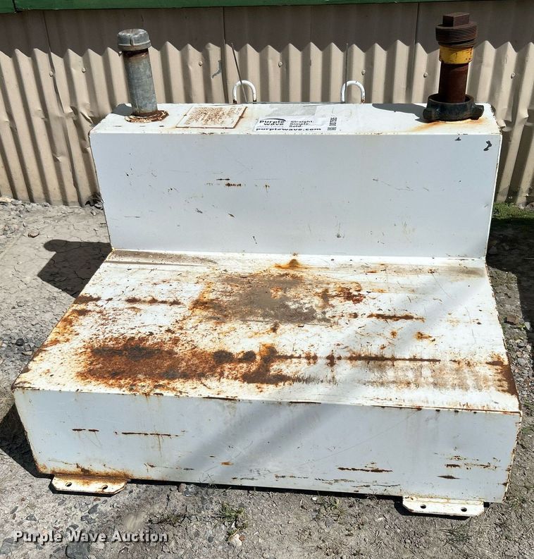 image for item DO7502 (4) auxiliary fuel tanks