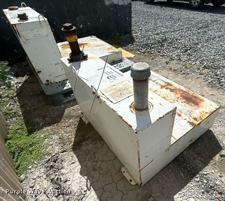 image for item DO7502 (4) auxiliary fuel tanks