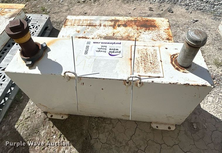 image for item DO7502 (4) auxiliary fuel tanks