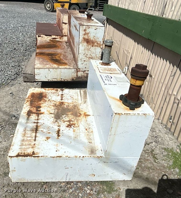 image for item DO7502 (4) auxiliary fuel tanks