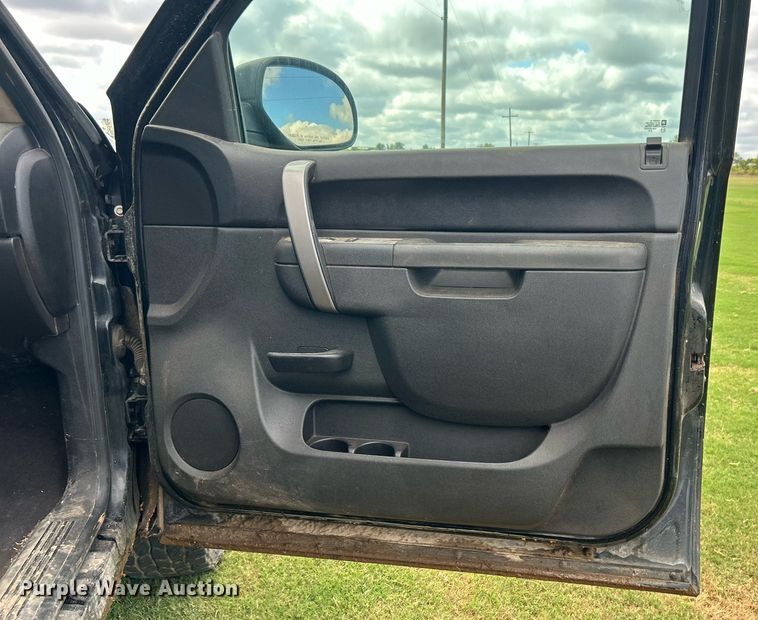 image for item DO7518 2011 Chevrolet  Silverado 1500 Crew Cab pickup truck