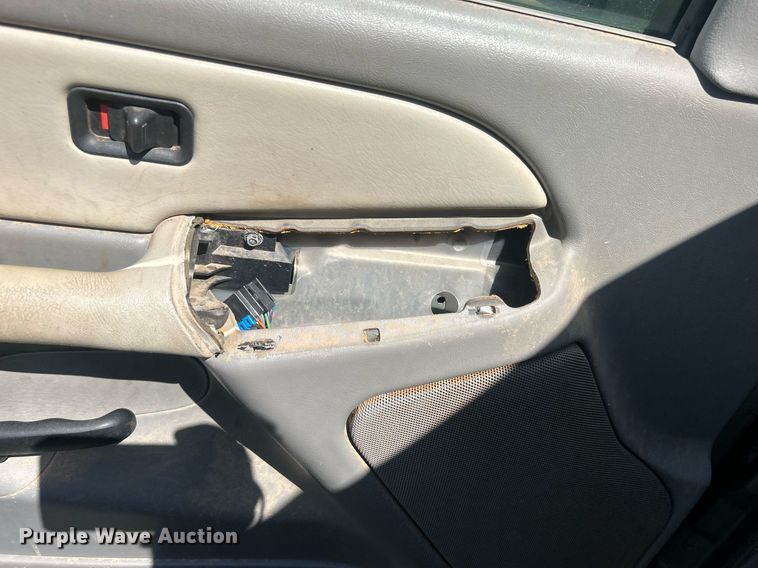 image for item DO7520 2001 GMC Yukon XL SUV