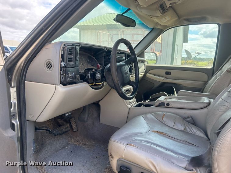 image for item DO7520 2001 GMC Yukon XL SUV