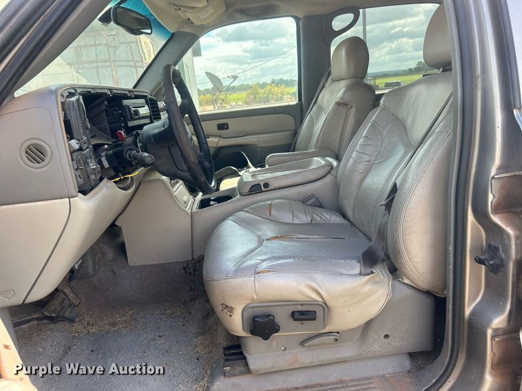 image for item DO7520 2001 GMC Yukon XL SUV