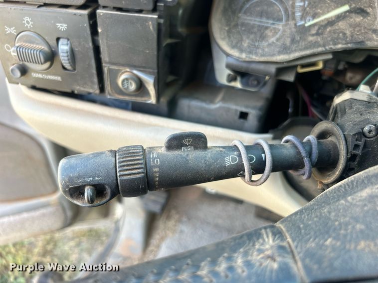 image for item DO7520 2001 GMC Yukon XL SUV