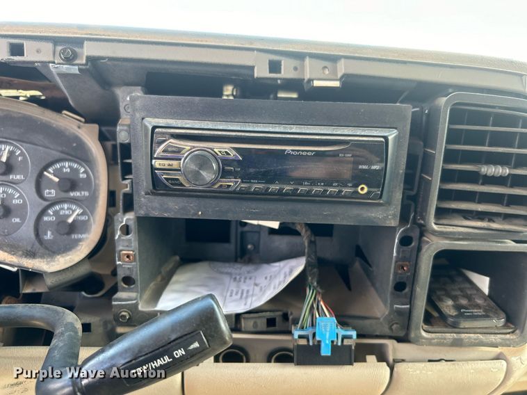 image for item DO7520 2001 GMC Yukon XL SUV