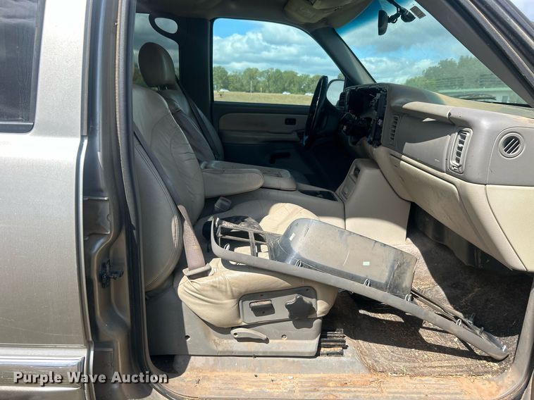 image for item DO7520 2001 GMC Yukon XL SUV