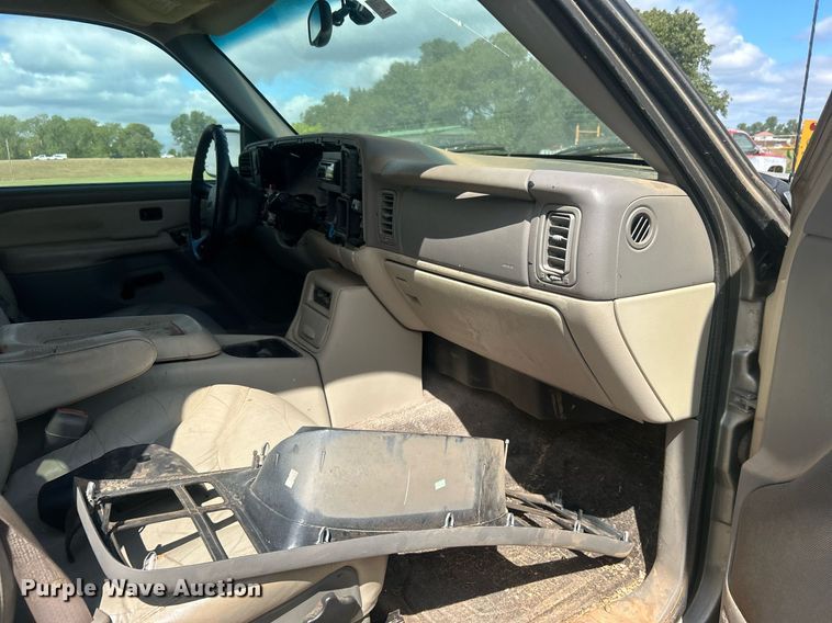 image for item DO7520 2001 GMC Yukon XL SUV