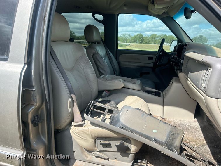 image for item DO7520 2001 GMC Yukon XL SUV