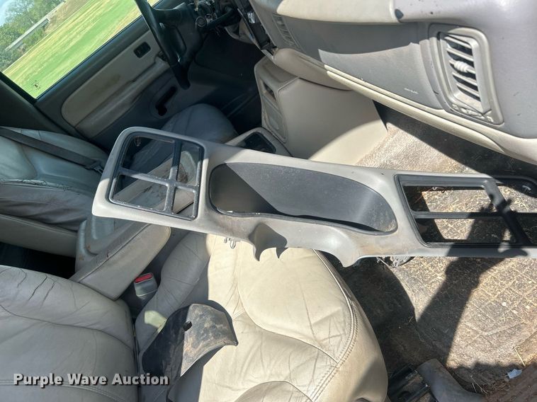 image for item DO7520 2001 GMC Yukon XL SUV