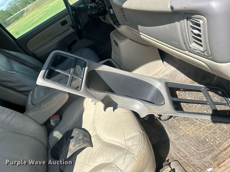 image for item DO7520 2001 GMC Yukon XL SUV