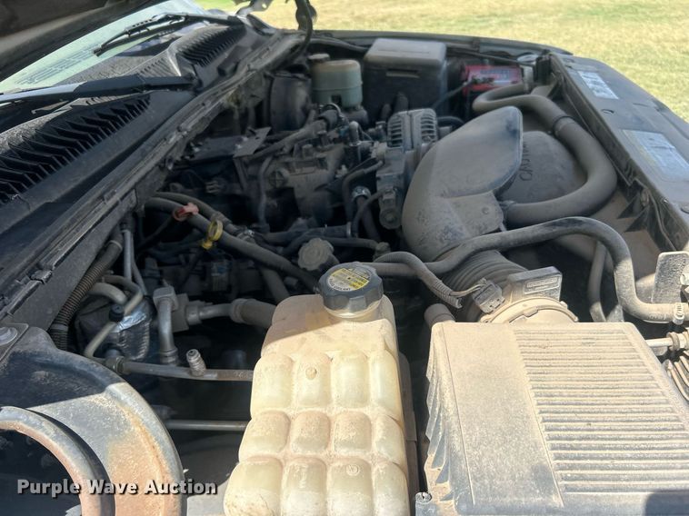 image for item DO7520 2001 GMC Yukon XL SUV