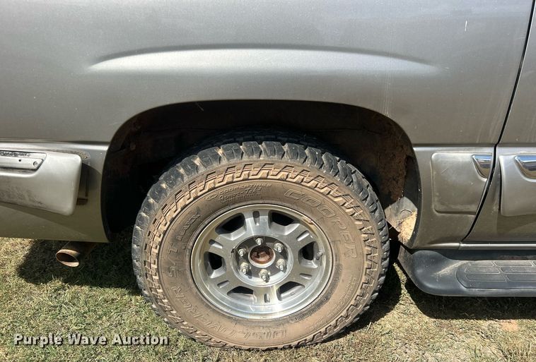 image for item DO7520 2001 GMC Yukon XL SUV