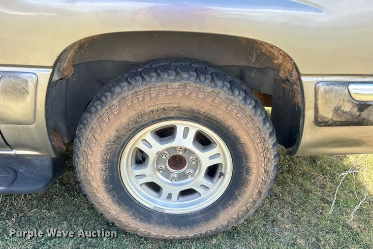 image for item DO7520 2001 GMC Yukon XL SUV