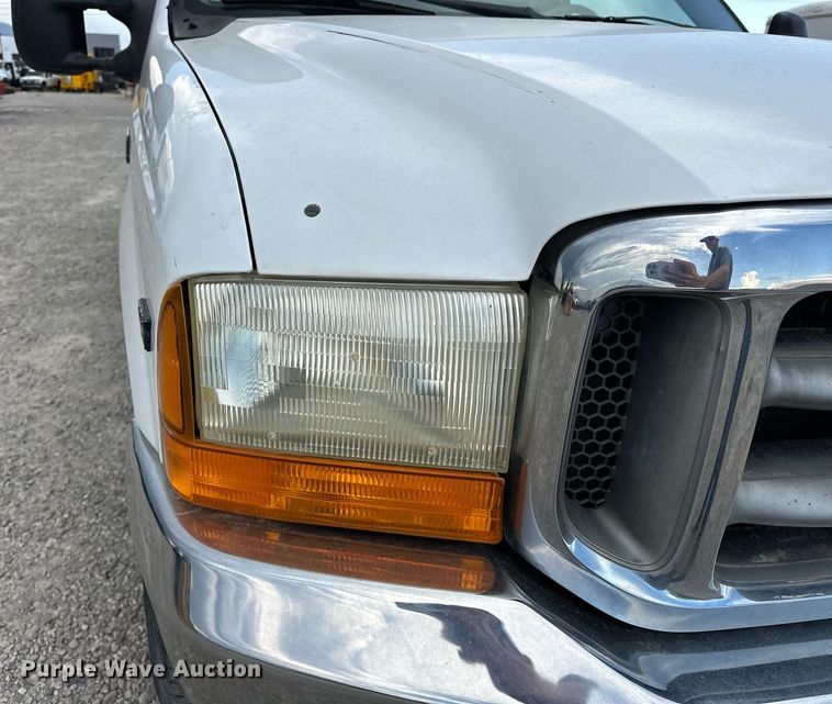 image for item DP3354 2001 Ford F250 Super Duty Crew Cab pickup truck