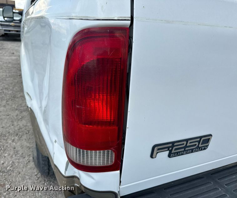 image for item DP3354 2001 Ford F250 Super Duty Crew Cab pickup truck