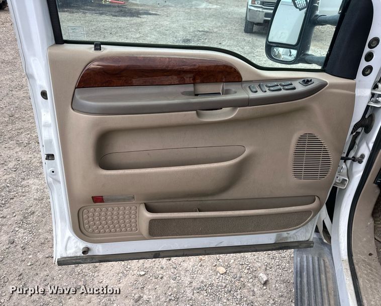 image for item DP3354 2001 Ford F250 Super Duty Crew Cab pickup truck