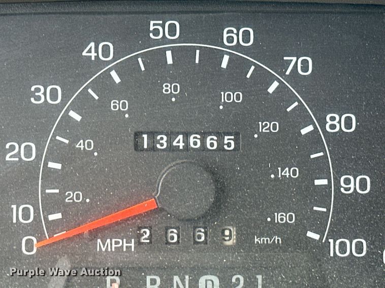 image for item DP3354 2001 Ford F250 Super Duty Crew Cab pickup truck