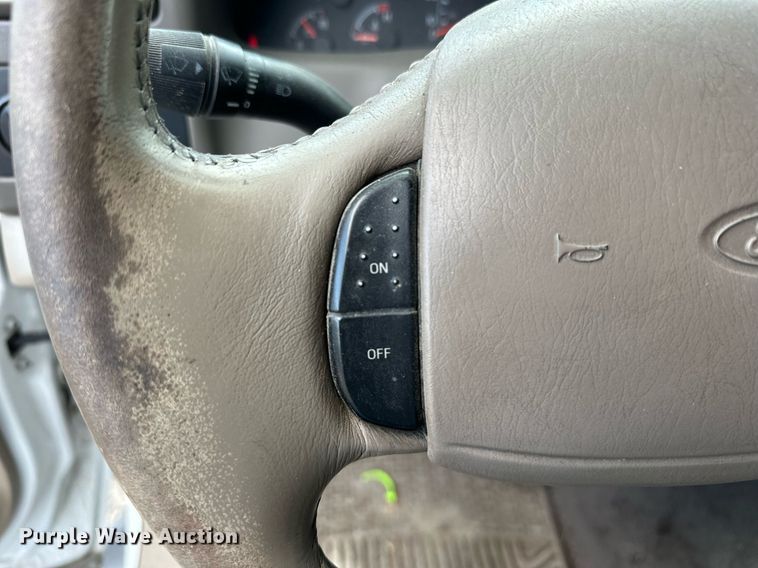 image for item DP3354 2001 Ford F250 Super Duty Crew Cab pickup truck