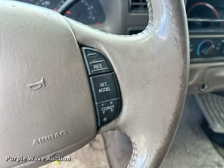 image for item DP3354 2001 Ford F250 Super Duty Crew Cab pickup truck