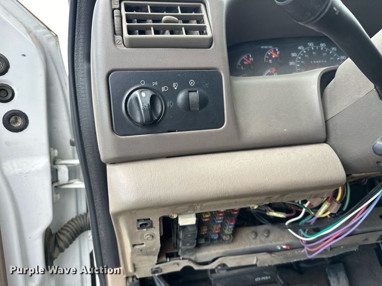 image for item DP3354 2001 Ford F250 Super Duty Crew Cab pickup truck