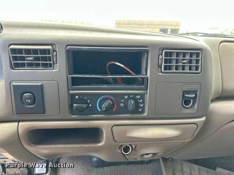 image for item DP3354 2001 Ford F250 Super Duty Crew Cab pickup truck