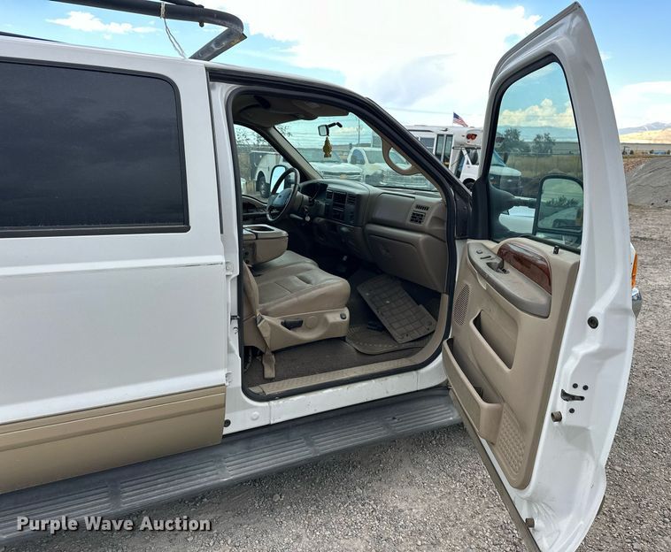 image for item DP3354 2001 Ford F250 Super Duty Crew Cab pickup truck