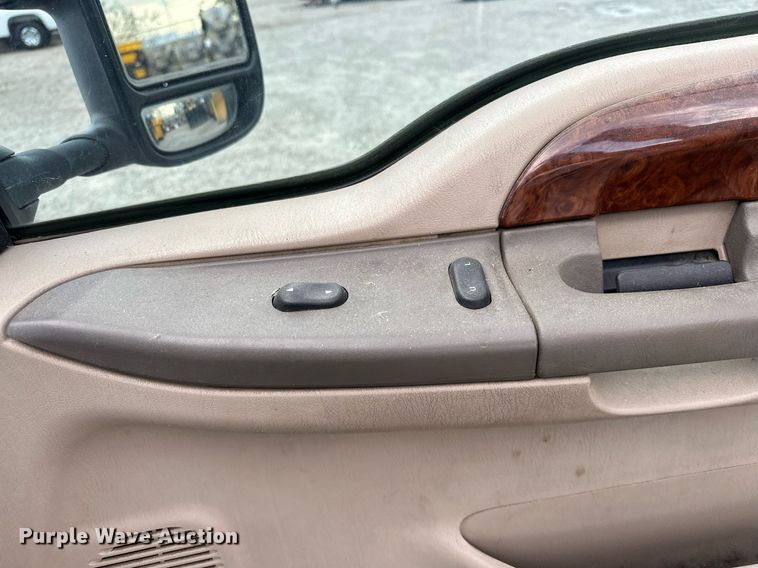 image for item DP3354 2001 Ford F250 Super Duty Crew Cab pickup truck