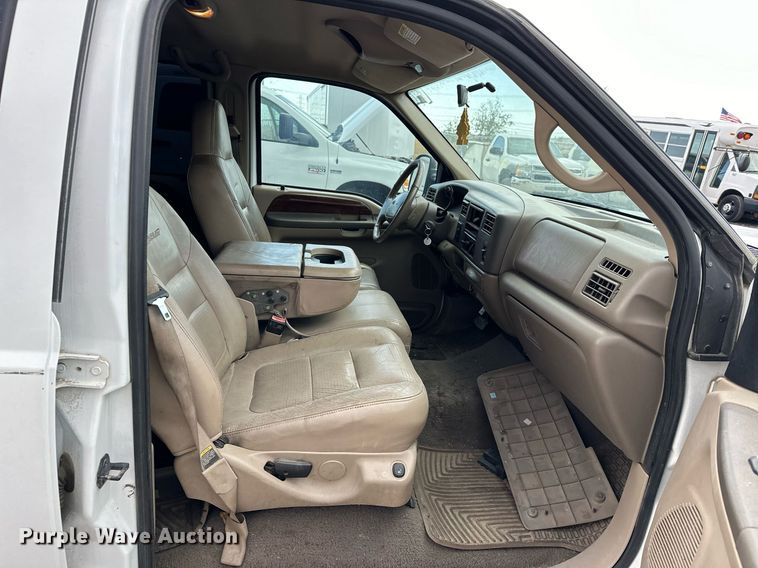 image for item DP3354 2001 Ford F250 Super Duty Crew Cab pickup truck