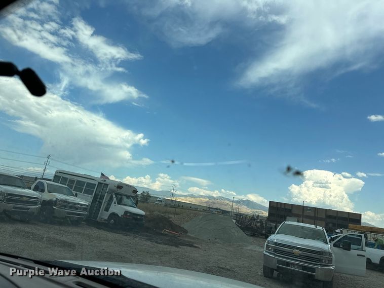 image for item DP3354 2001 Ford F250 Super Duty Crew Cab pickup truck