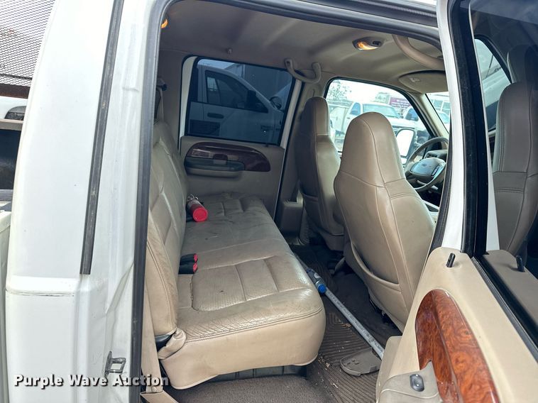 image for item DP3354 2001 Ford F250 Super Duty Crew Cab pickup truck