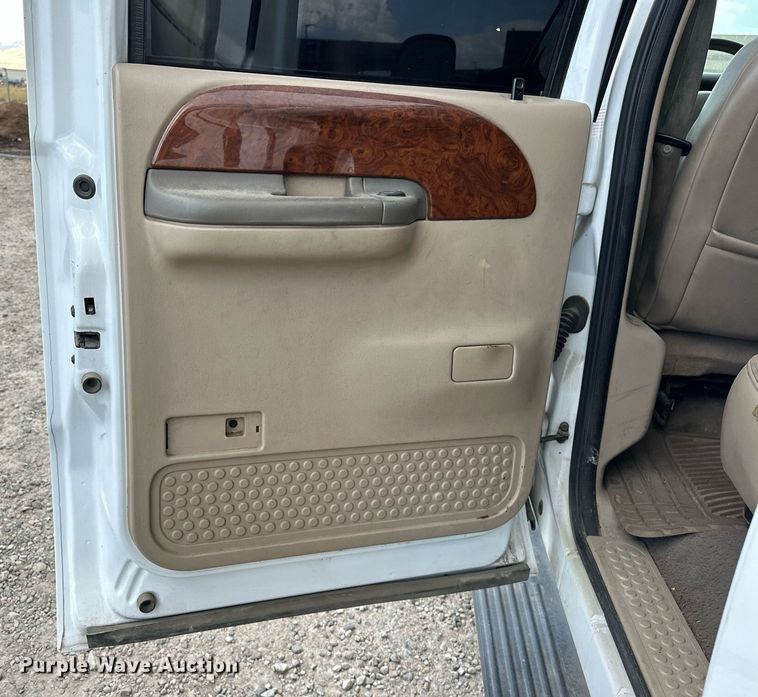 image for item DP3354 2001 Ford F250 Super Duty Crew Cab pickup truck