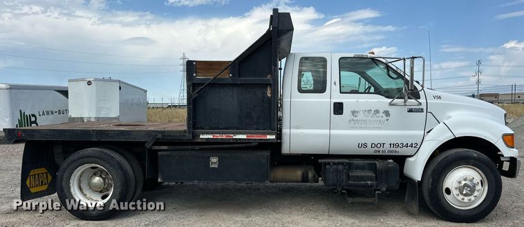 image for item DP3358 2000 Ford F650 Super Duty dump flatbed truck