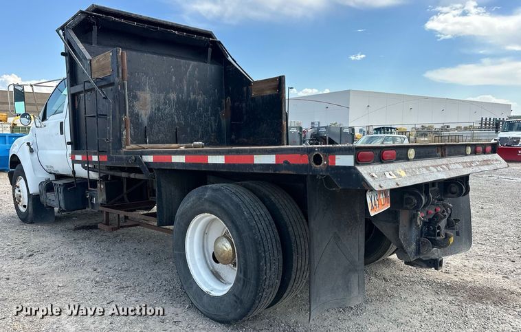image for item DP3358 2000 Ford F650 Super Duty dump flatbed truck