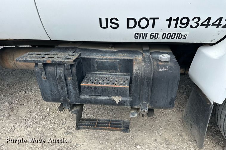 image for item DP3358 2000 Ford F650 Super Duty dump flatbed truck