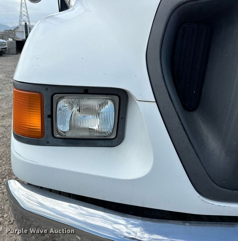 image for item DP3358 2000 Ford F650 Super Duty dump flatbed truck