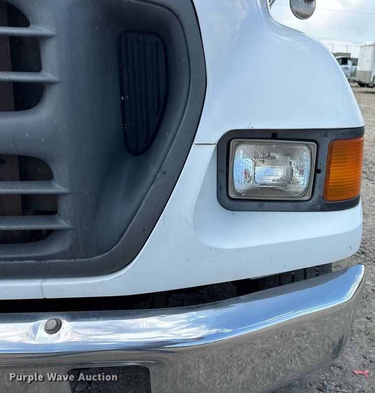 image for item DP3358 2000 Ford F650 Super Duty dump flatbed truck