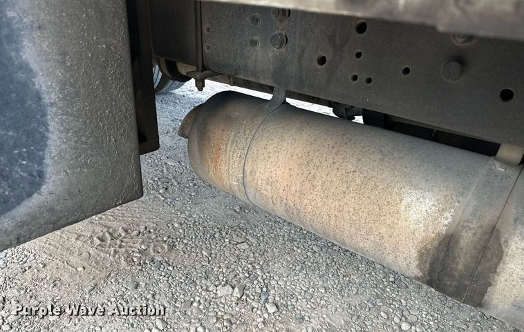 image for item DP3358 2000 Ford F650 Super Duty dump flatbed truck