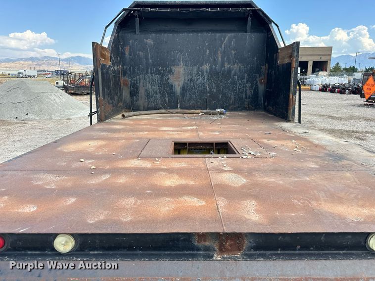 image for item DP3358 2000 Ford F650 Super Duty dump flatbed truck