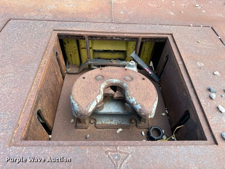 image for item DP3358 2000 Ford F650 Super Duty dump flatbed truck